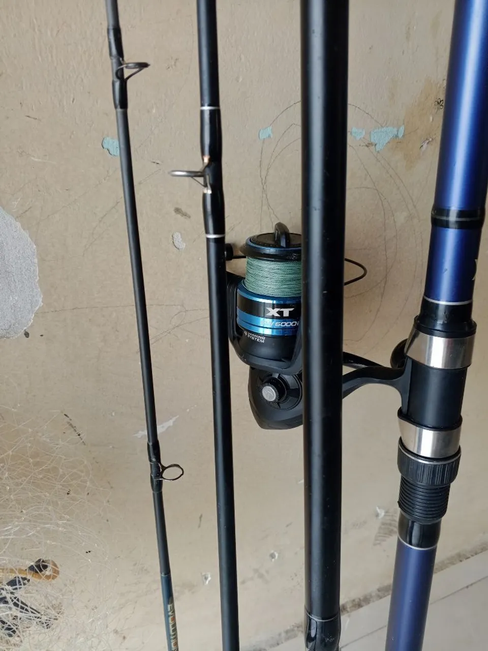 Conjunto de vara e molinete para pesca esportiva