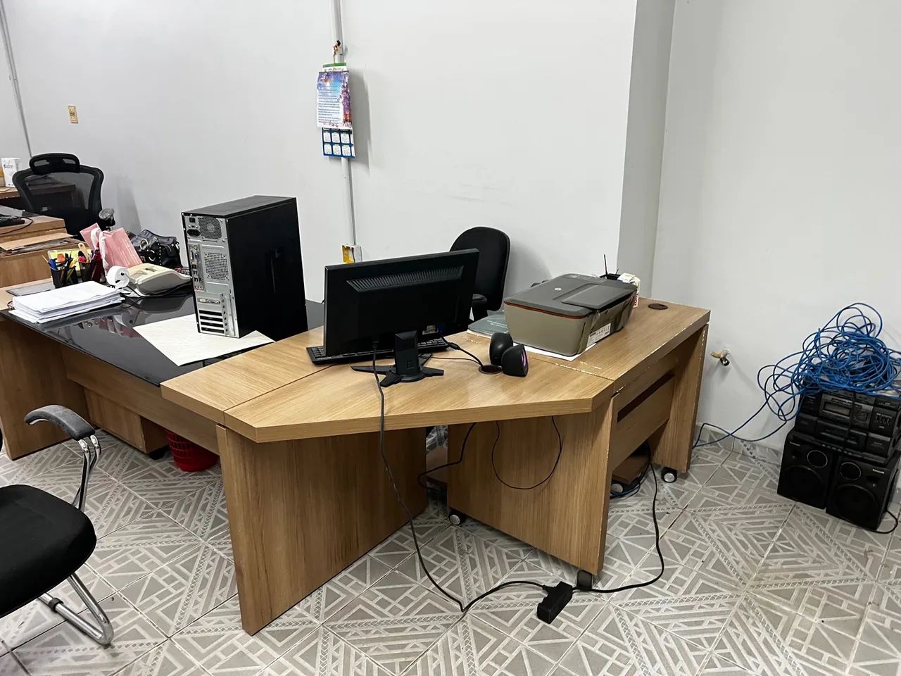 3 mesas grandes para escritório  - Foto 4