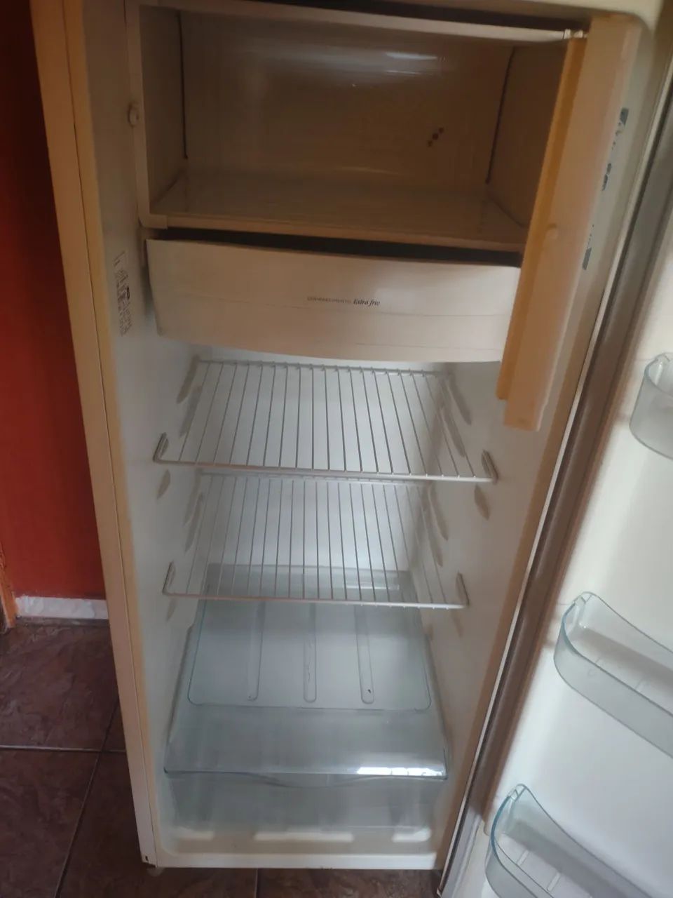 Geledeira  Vendo ou troco por celular, tanquinho etc. Aceito venda no cartão de crédito. - Foto 5