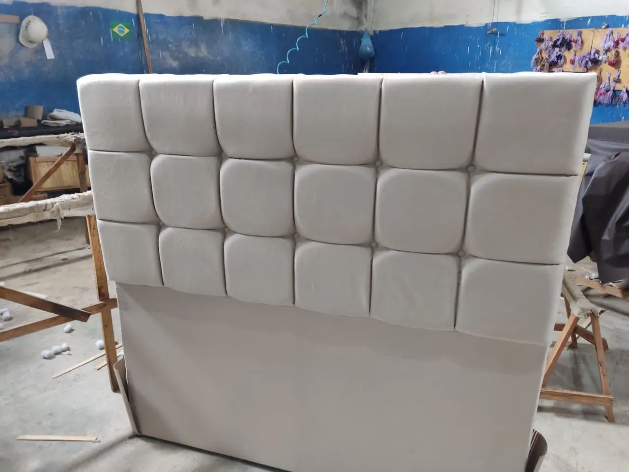 Cabeceira casal reta na cor bege
