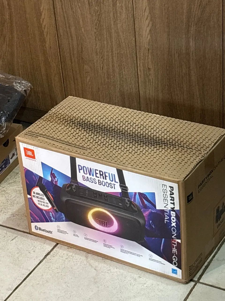 JBL PartyBox On the Go com microfone - Foto 2