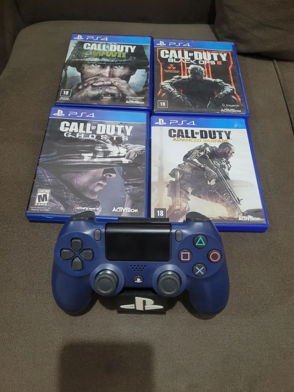 4 jogos Call of Duty PS4 + controle original ps4 $ 550 reais o pacote,Faço olx pay