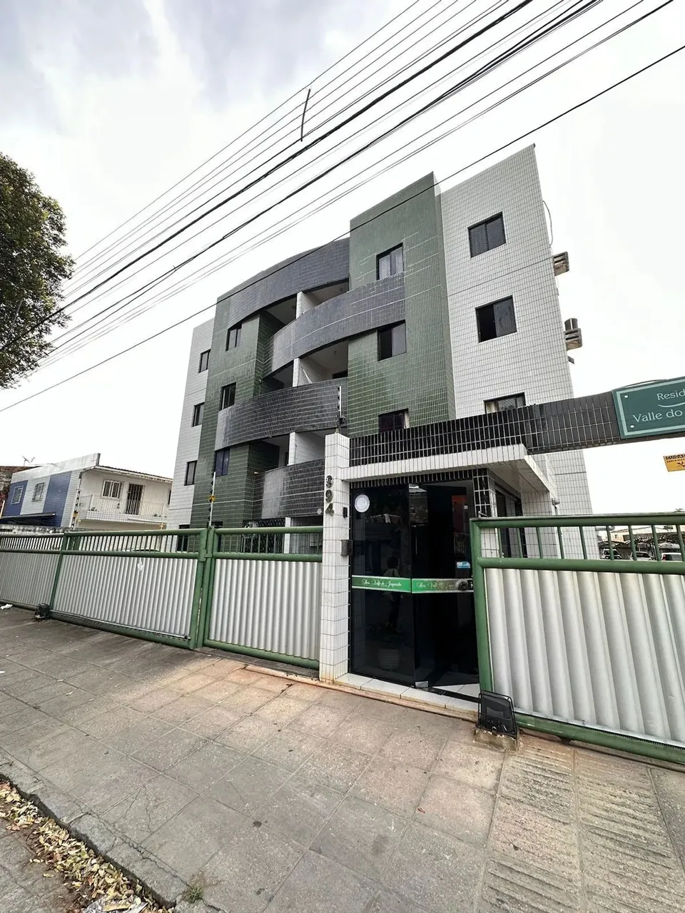 APARTAMENTO COM 2 QUARTOS A POUCOS METROS DO CENTRO DA CIDADE