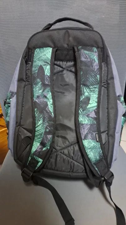 Mochila Quiksilver - Preta e Cinza - Nova - Foto 2