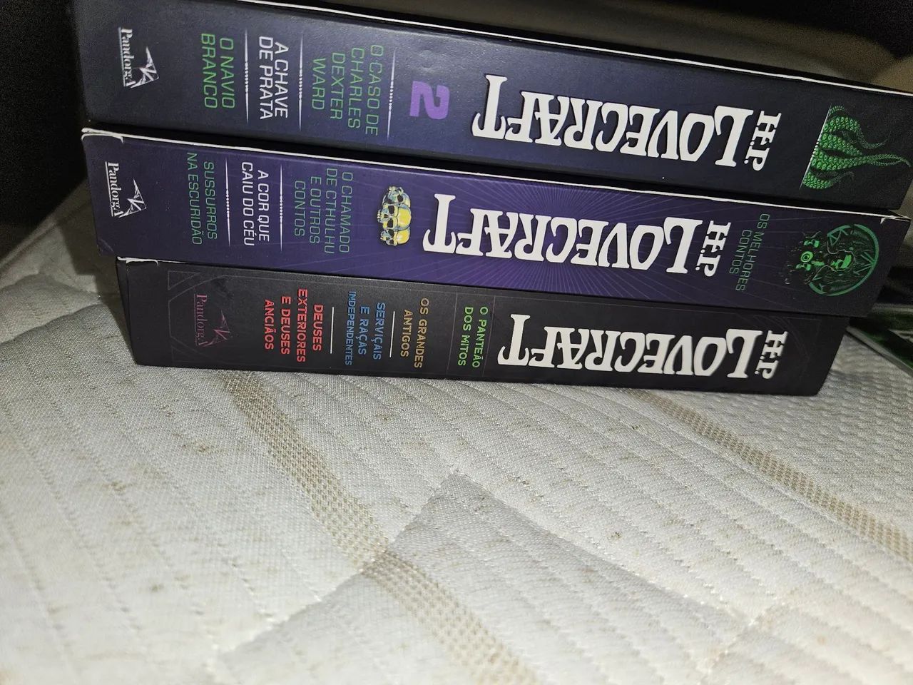 H.P. Lovecraft 3 Box com 9 Livros + 3 Posters + 3 Cards - Foto 3