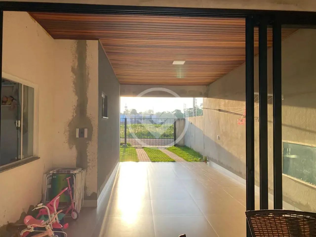 CASA COM 2 QUARTOS 2 BANHEIROS SOCIAIS NO JARDIM BURITIS SINOP-MT R$500.000,00 codigo: 995 - Foto 4
