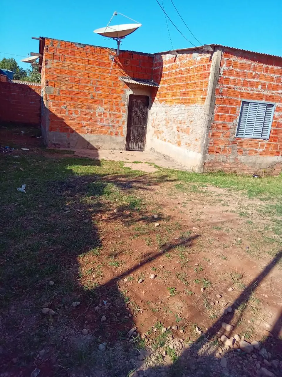 Vendo ou troco casa localizada em Cuiabá
