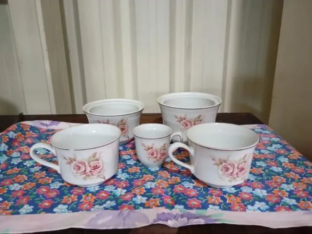 porcelana antiga real  todas peças da foto por 80,00