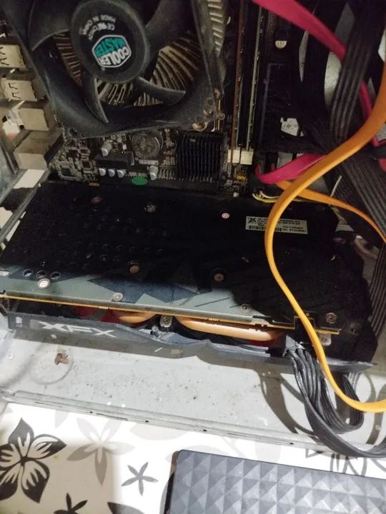 Placa de Vídeo XFX  Radeon RX 570 series - Usada - Foto 4