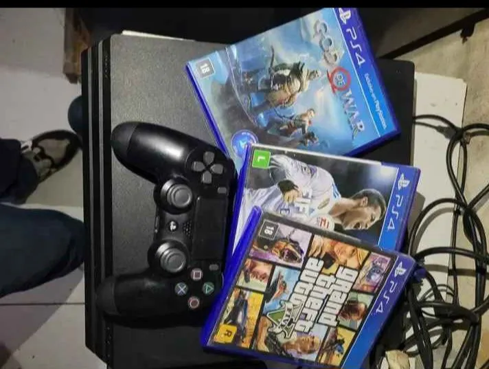Ps4 pró 1 controle original três jogos, 1 terá de memória