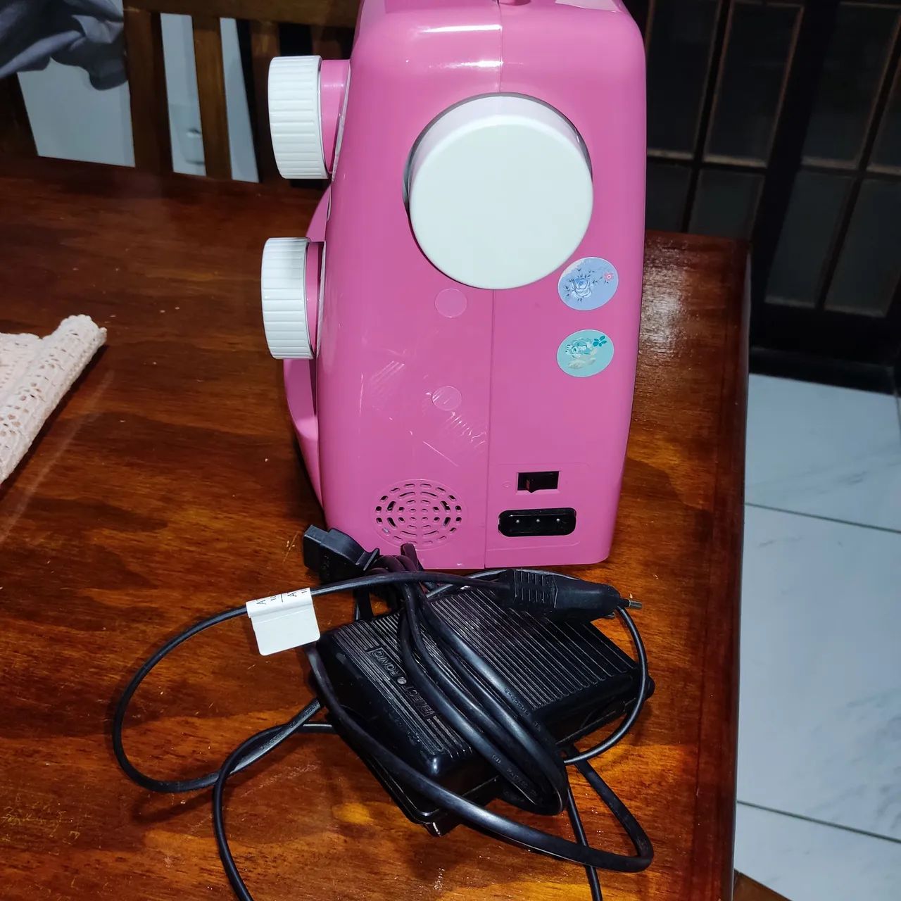 Máquina de Costura Singer Simple Rosa - Foto 3