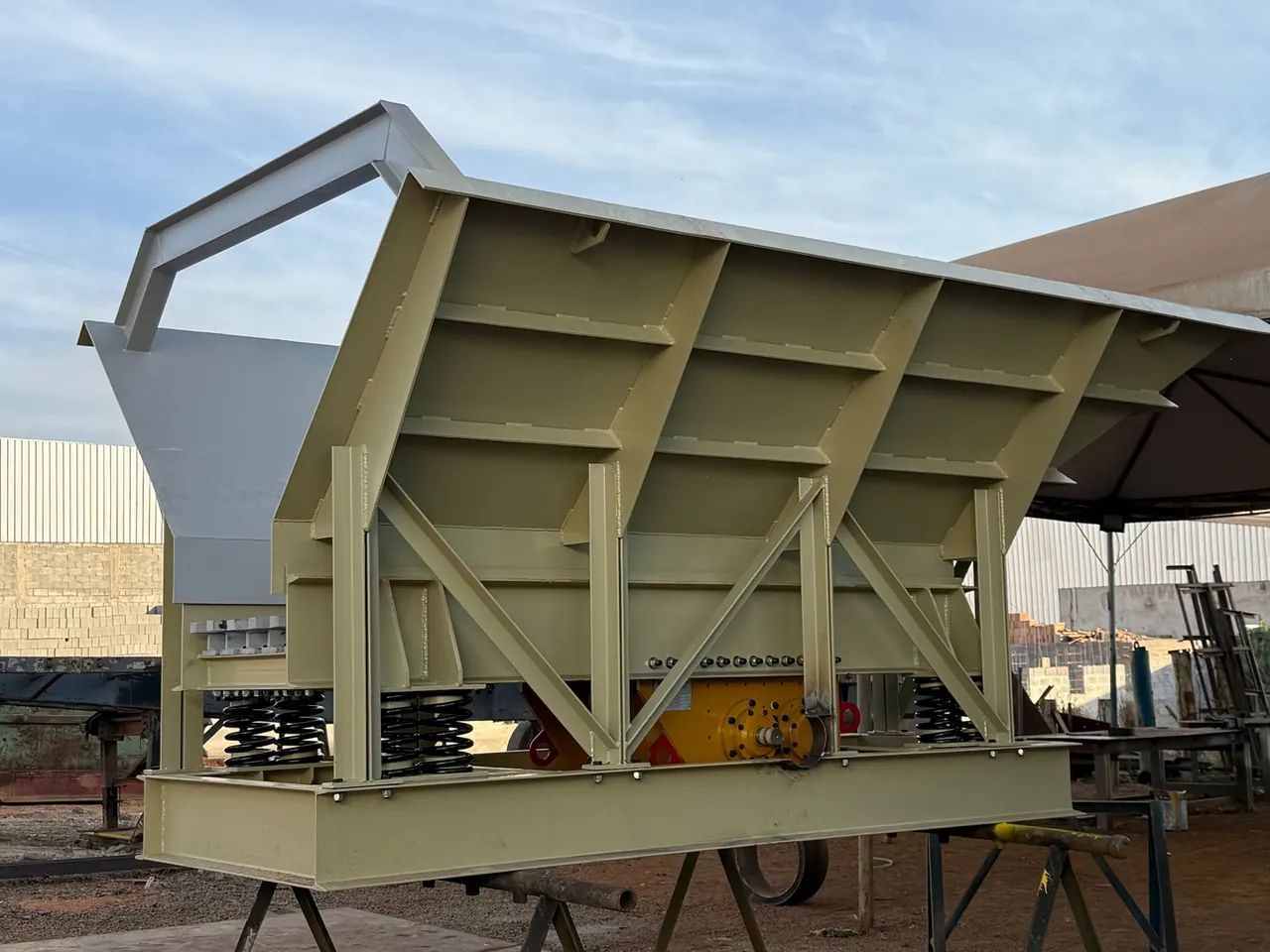 Alimentador vibratório 2,70x70 padrão faço ( novo sem uso ) 2