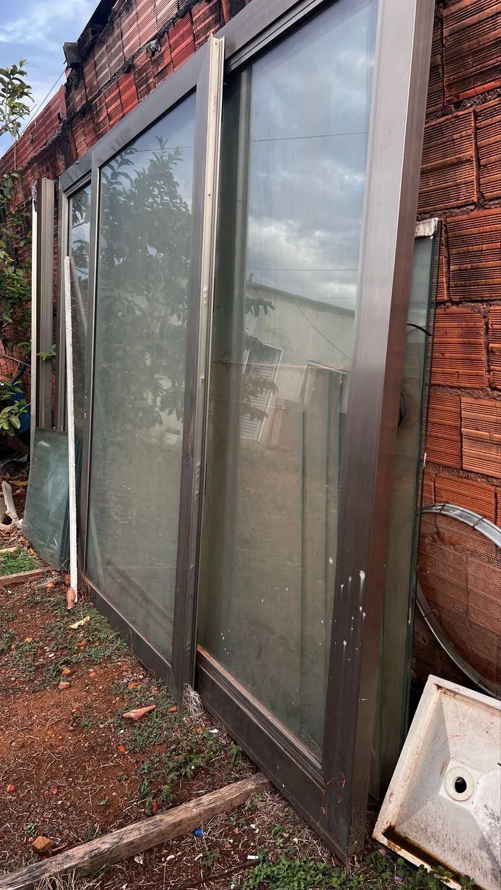 Vendo portão de vidro NOVO com porta de pedestre - Foto 3