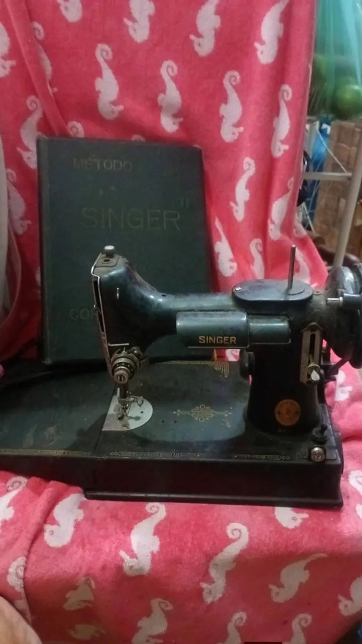 Máquina de costura antiga 