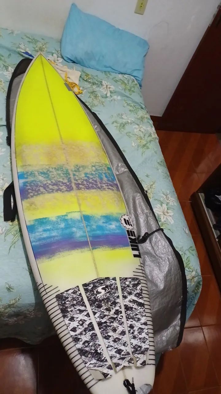 Prancha semi nova tamanho 5'11  com a litragem de 30L