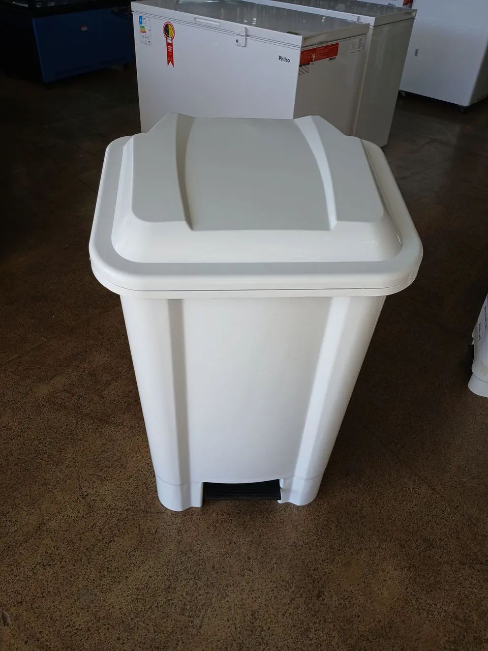 Lixeira  de Pedal Bolivar 100 Litros