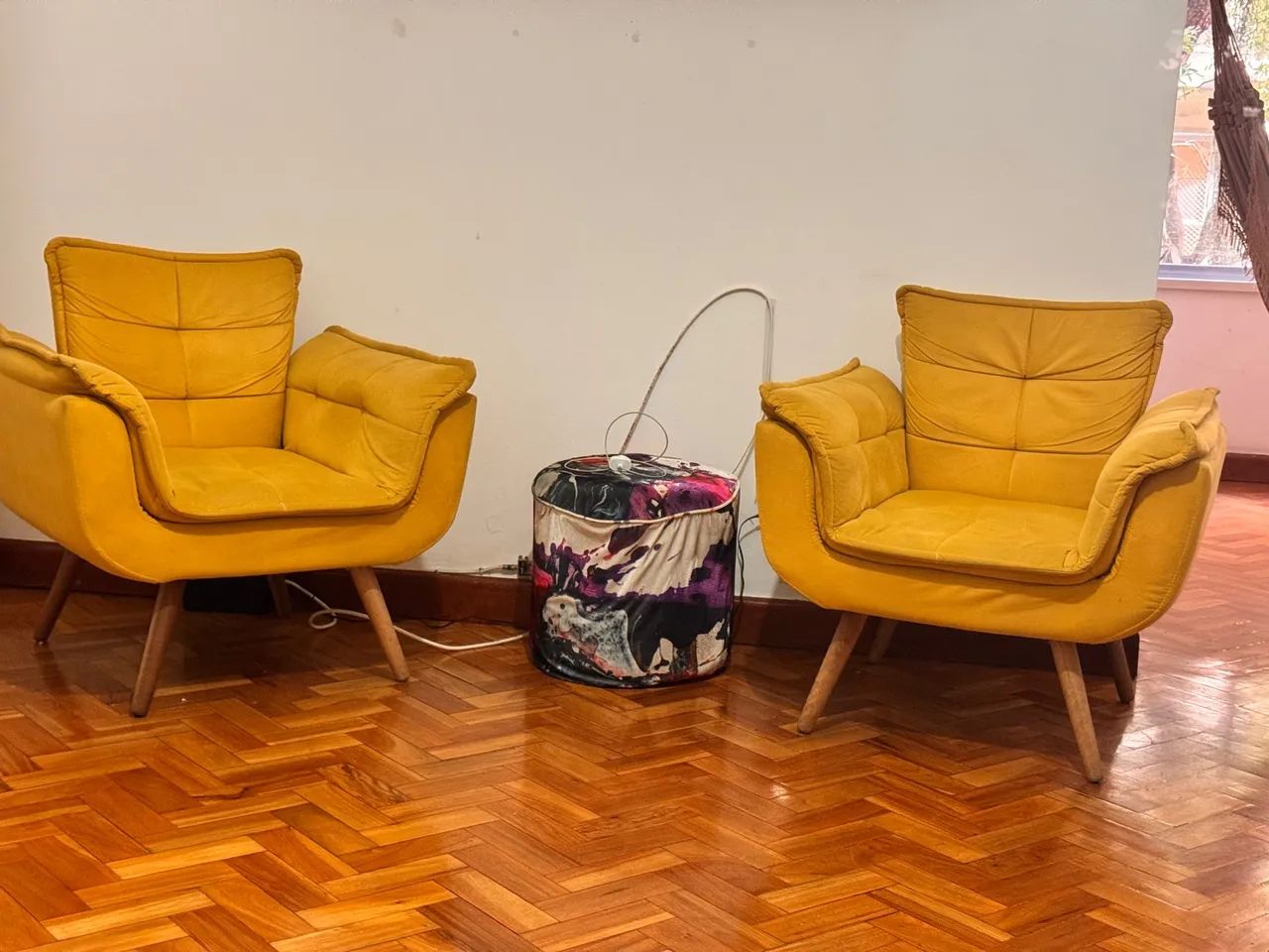 Poltronas Amarelas Elegantes