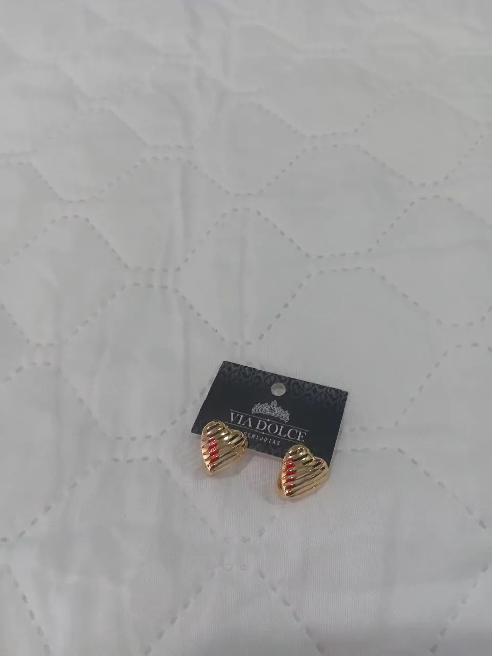 Brincos coração dourado