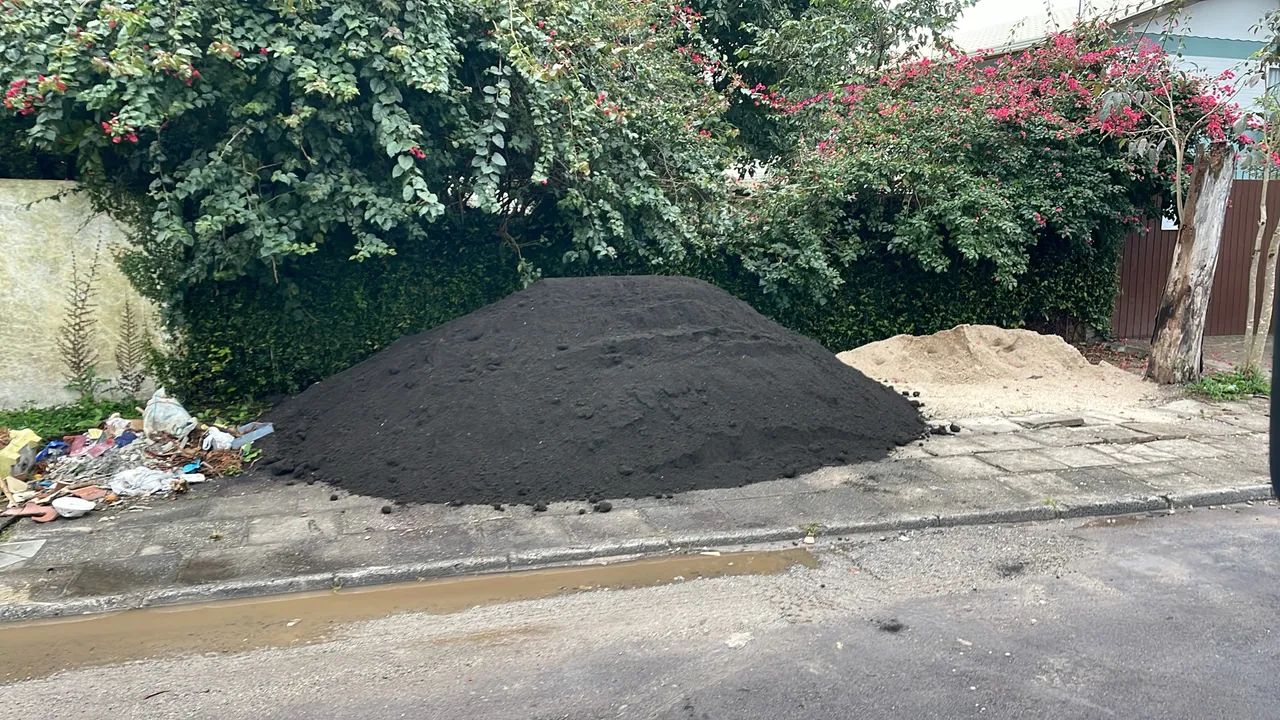 Terra preta peneirada adubada de ótima qualidade  