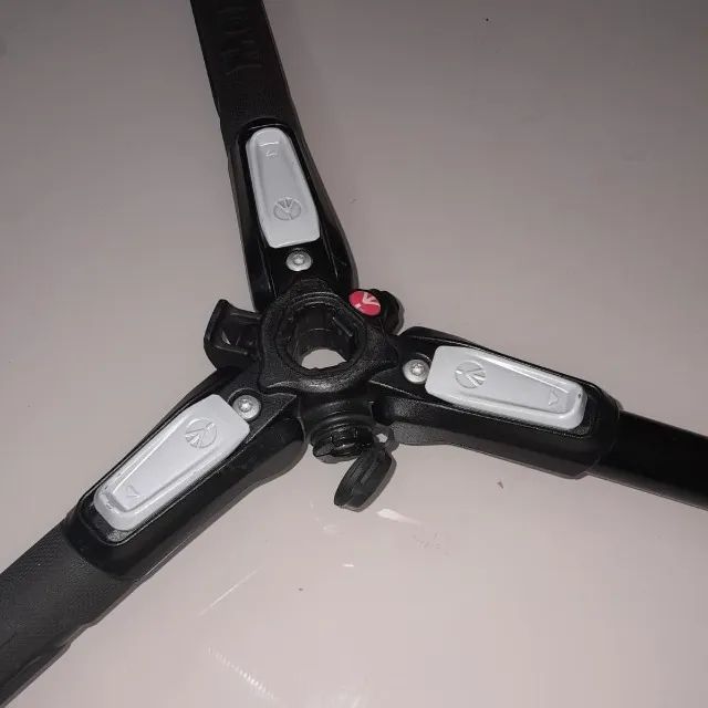 OPORTUNIDADE - Tripé Manfrotto MT190X3 + Cabeça Hidráulica Estabilidade Profissional. - Foto 4