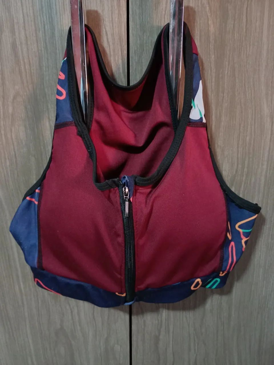 Top Esportivo com Zíper - Conforto e Estilo