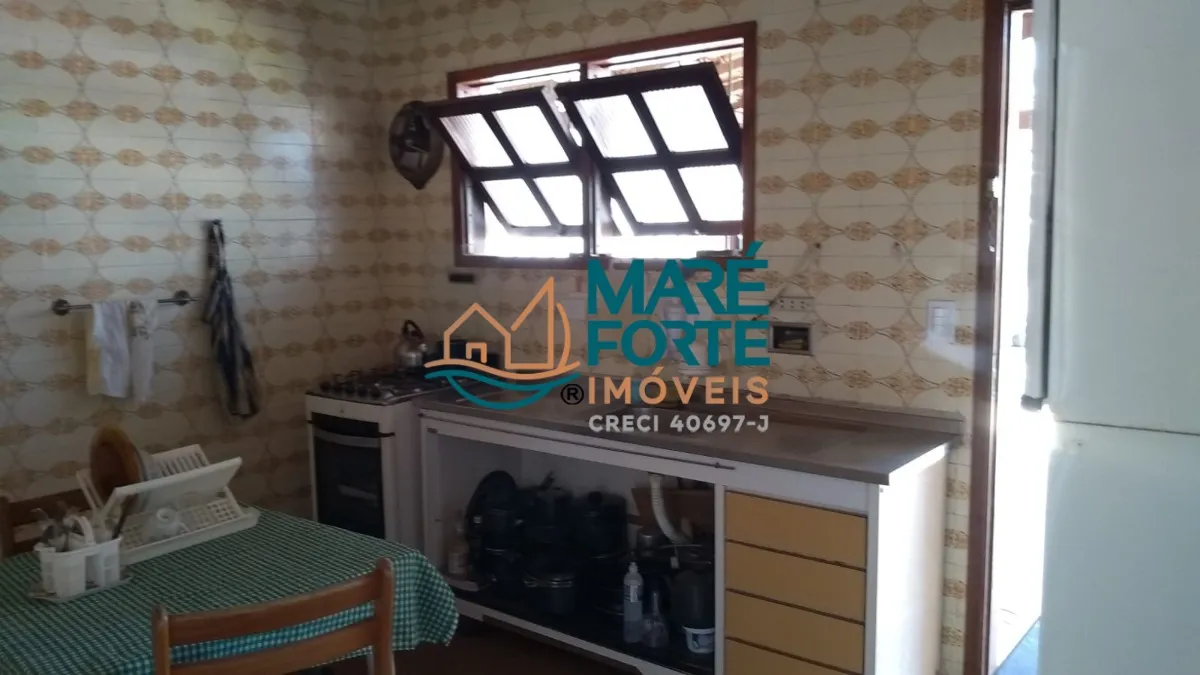 Casa próxima a praia da Enseada para investimento ou moradia!