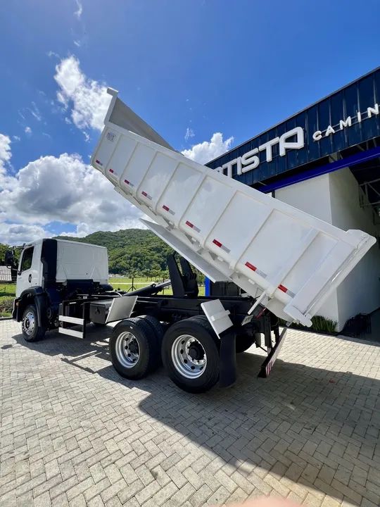 VW 24-260 Truck 6x2 2023 Cacamba Basculante - Foto 6