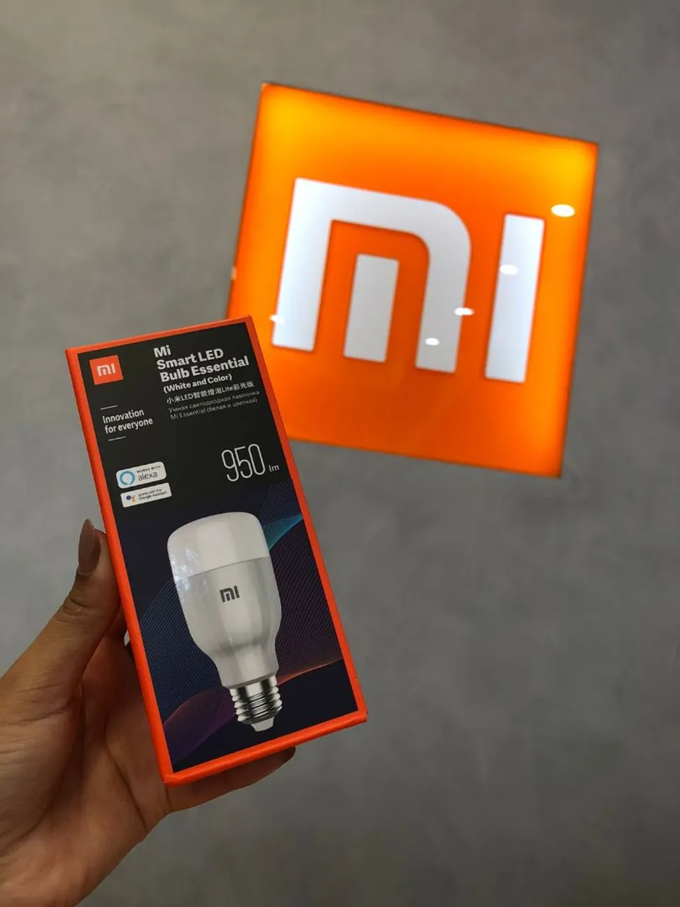 Mi Smart LED Bulbo ESSENTIAL (White and Color)