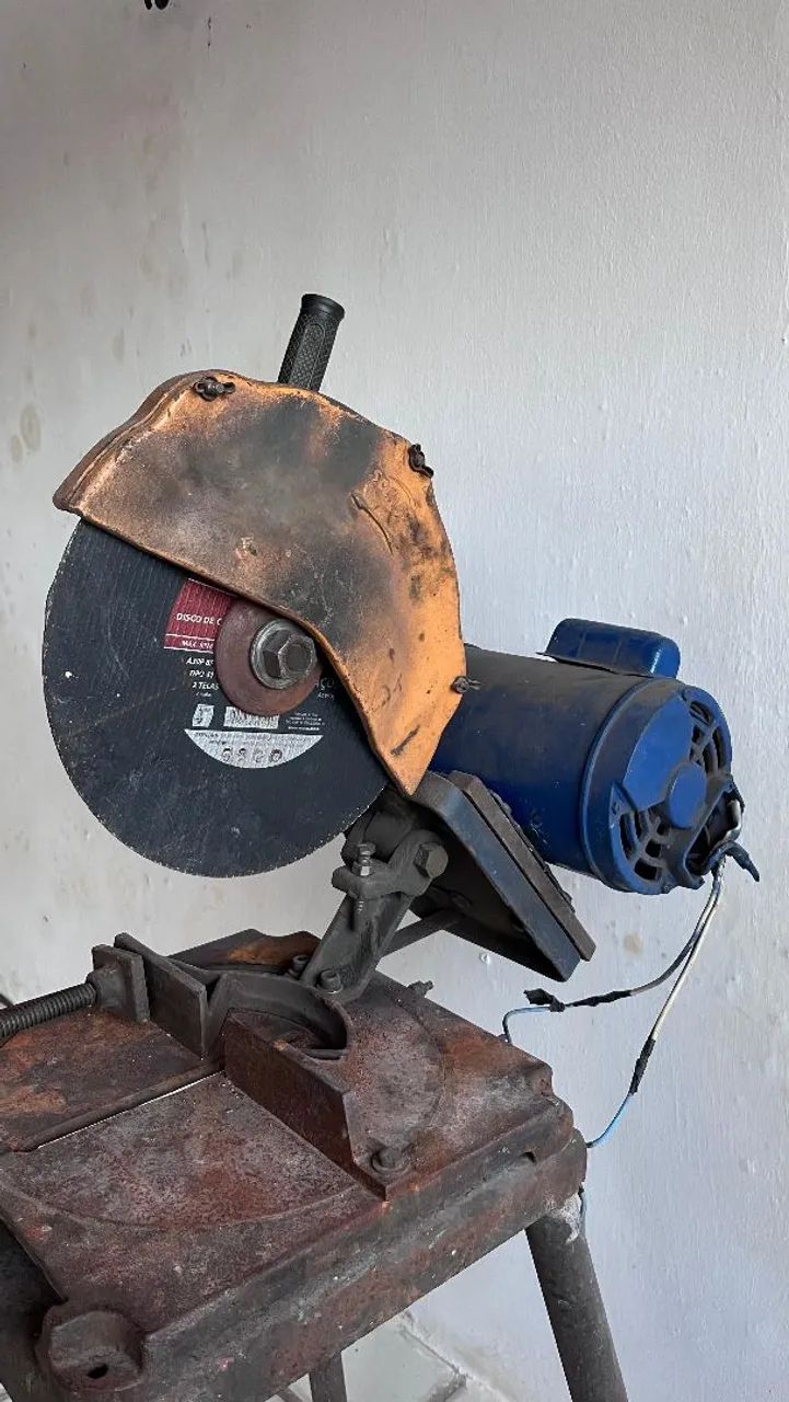 Policorte com base giratória 