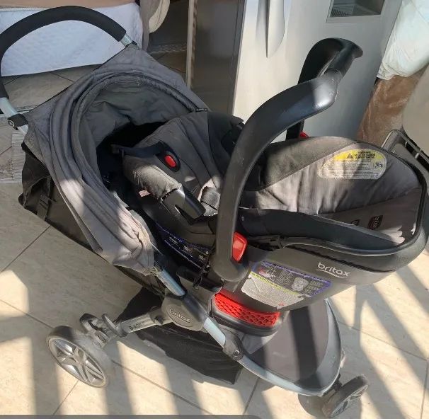 Carrinho e bebê conforto britax e base 