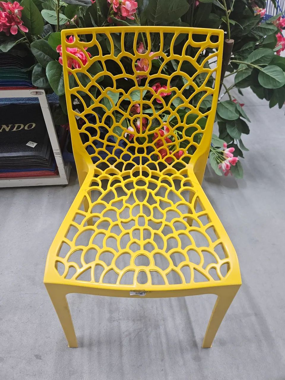 Cadeira Amarela Design Moderno - Conforto e Estilo! - Foto 2