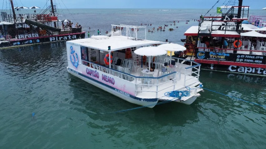 Catamarã para 55 passageiros