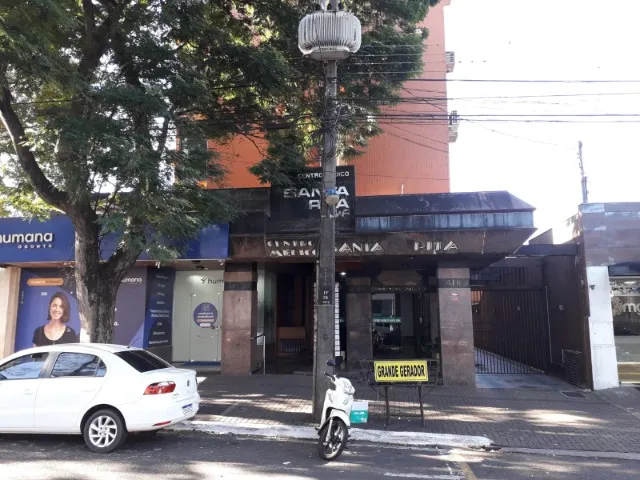 Sala Comercial com ótima localização na zona 04 no Ed Comercial Centro Medito Santa Rita.