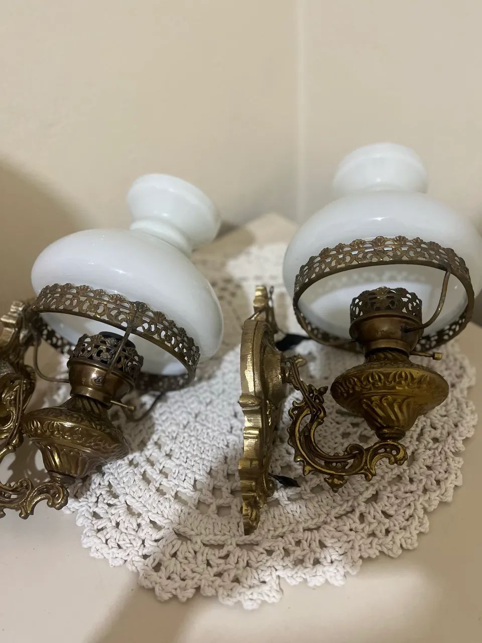 Par de arandelas em bronze. - Foto 2