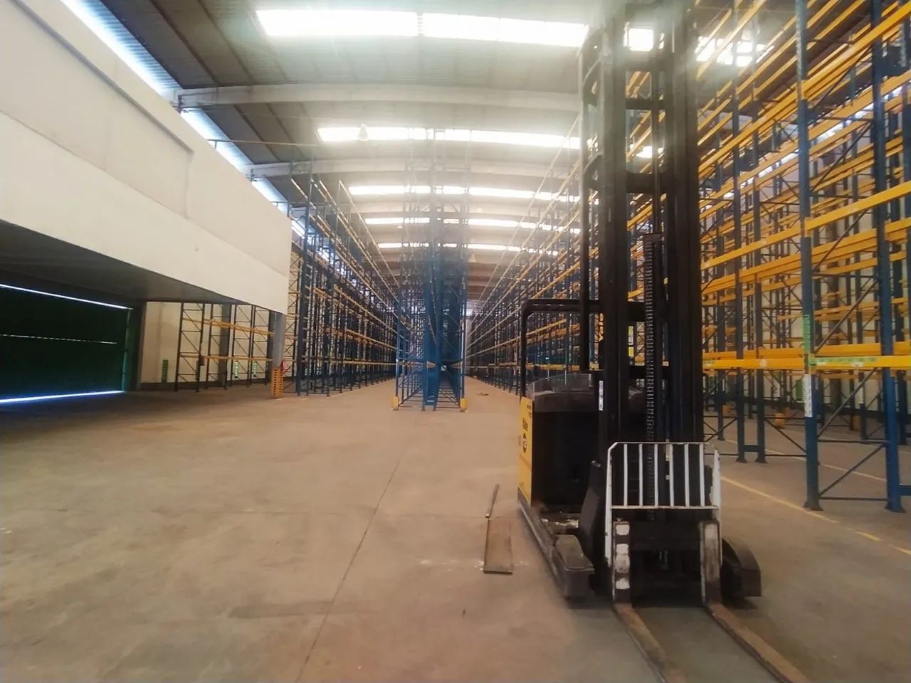 Galpão 600m2  900m2  1.500m2  1.800m2  2.000m2 - Foto 4