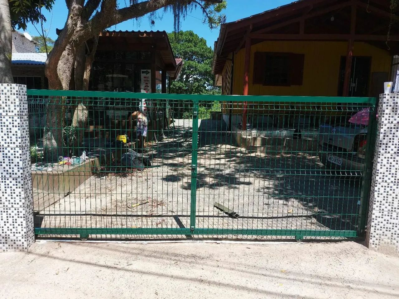 Portão pivotante com ferrolho / Portão deslizante com trilho e roldanas  - Foto 5