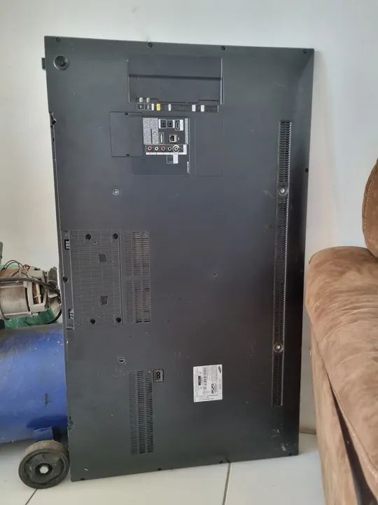Vendo uma TV Samsung de 43 polegadas para retirada de peças 