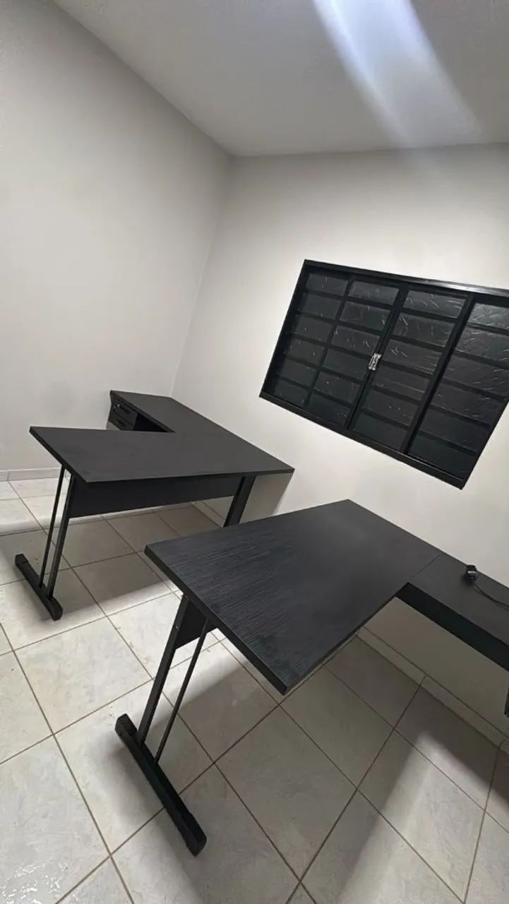 Mesas de Escritório L e outros de Fábrica 