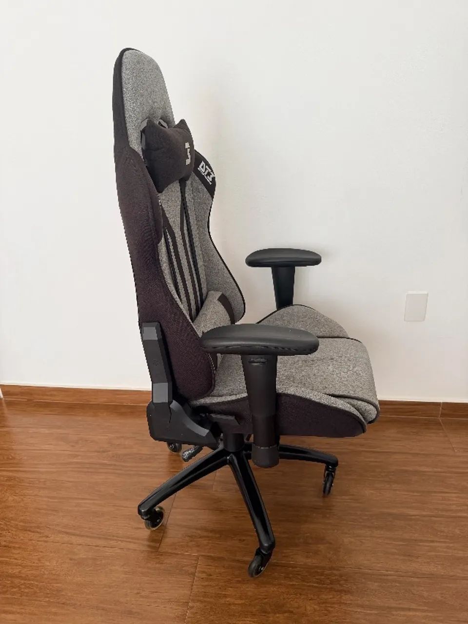 Cadeira Ergonômica DT3 Grigio, Até 130Kg, Com Almofadas, Reclinável, Descanso de Braço 1D - Foto 4