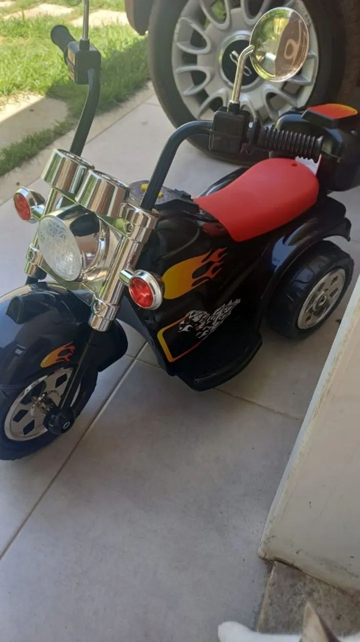 Triciclo elétrico infantil 