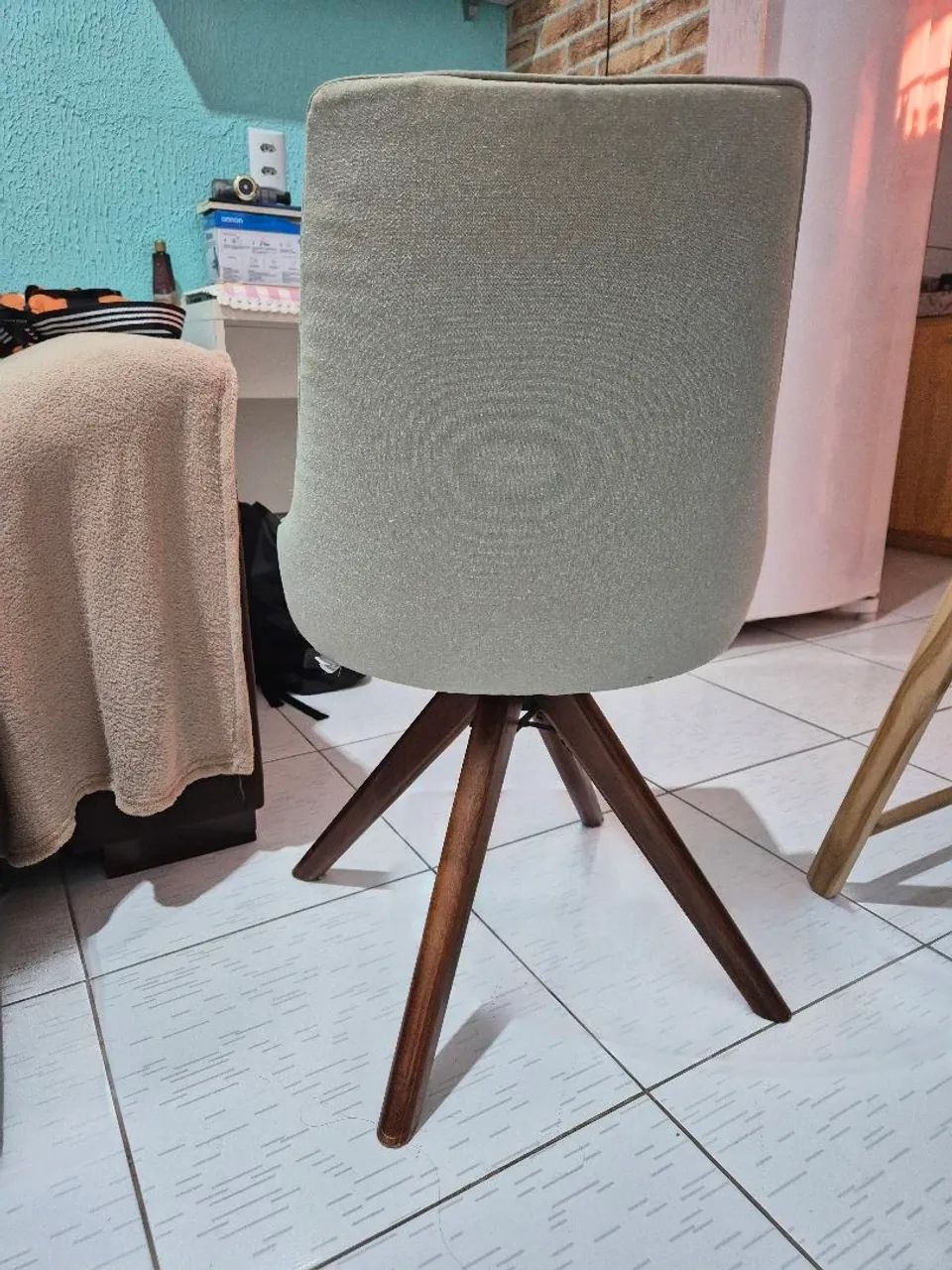 Cadeira escritório Tok&Stok por menos da metade do preço  - Foto 4