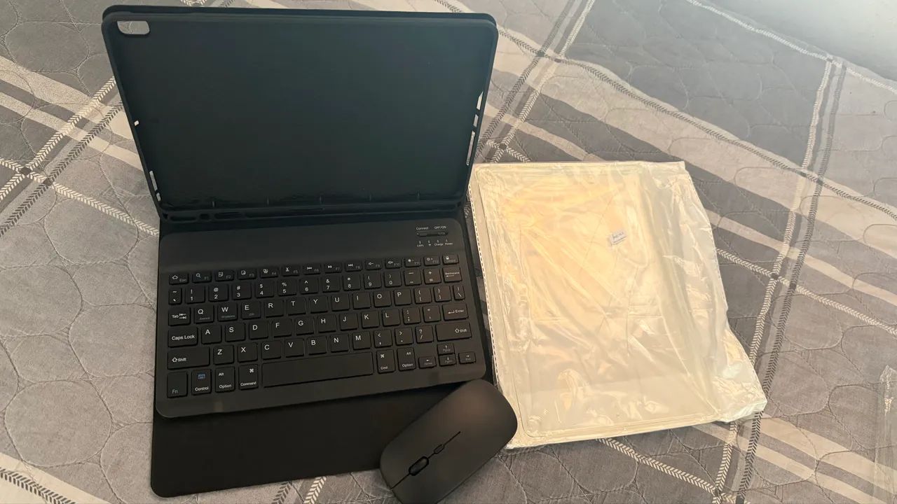 Capa com teclado IPad 9 - Foto 2