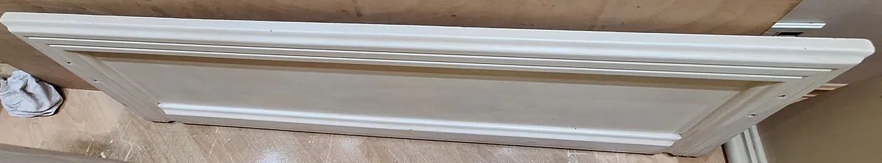 Cama de Casal Queen Size com Cabeçeira de madeira e almofada capitonê - Foto 4