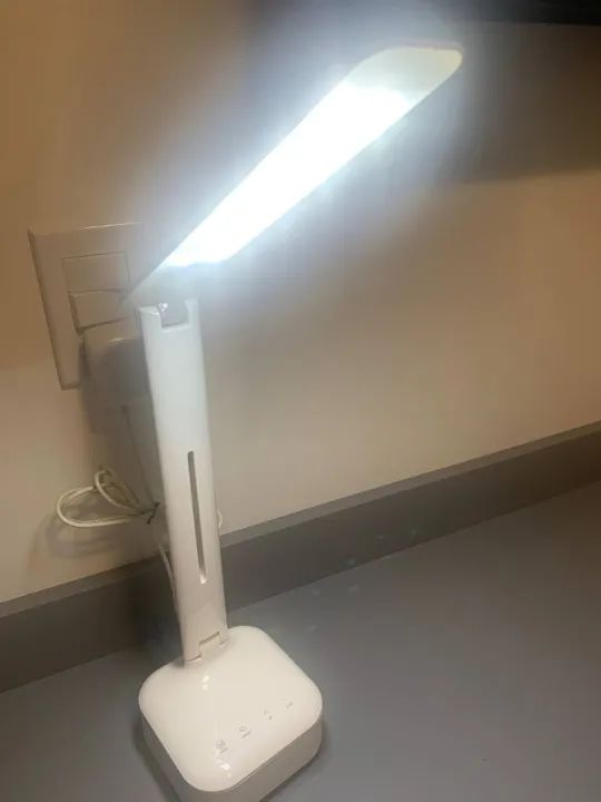 Luminária de mesa ajustável - Foto 4