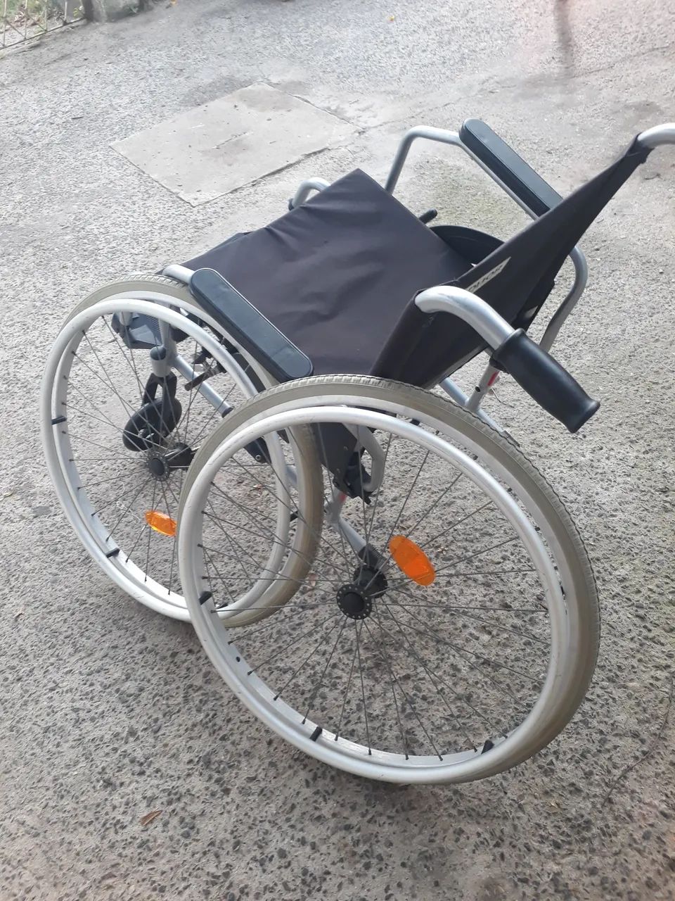 Cadeira de Rodas em Alumínio nova - Foto 4