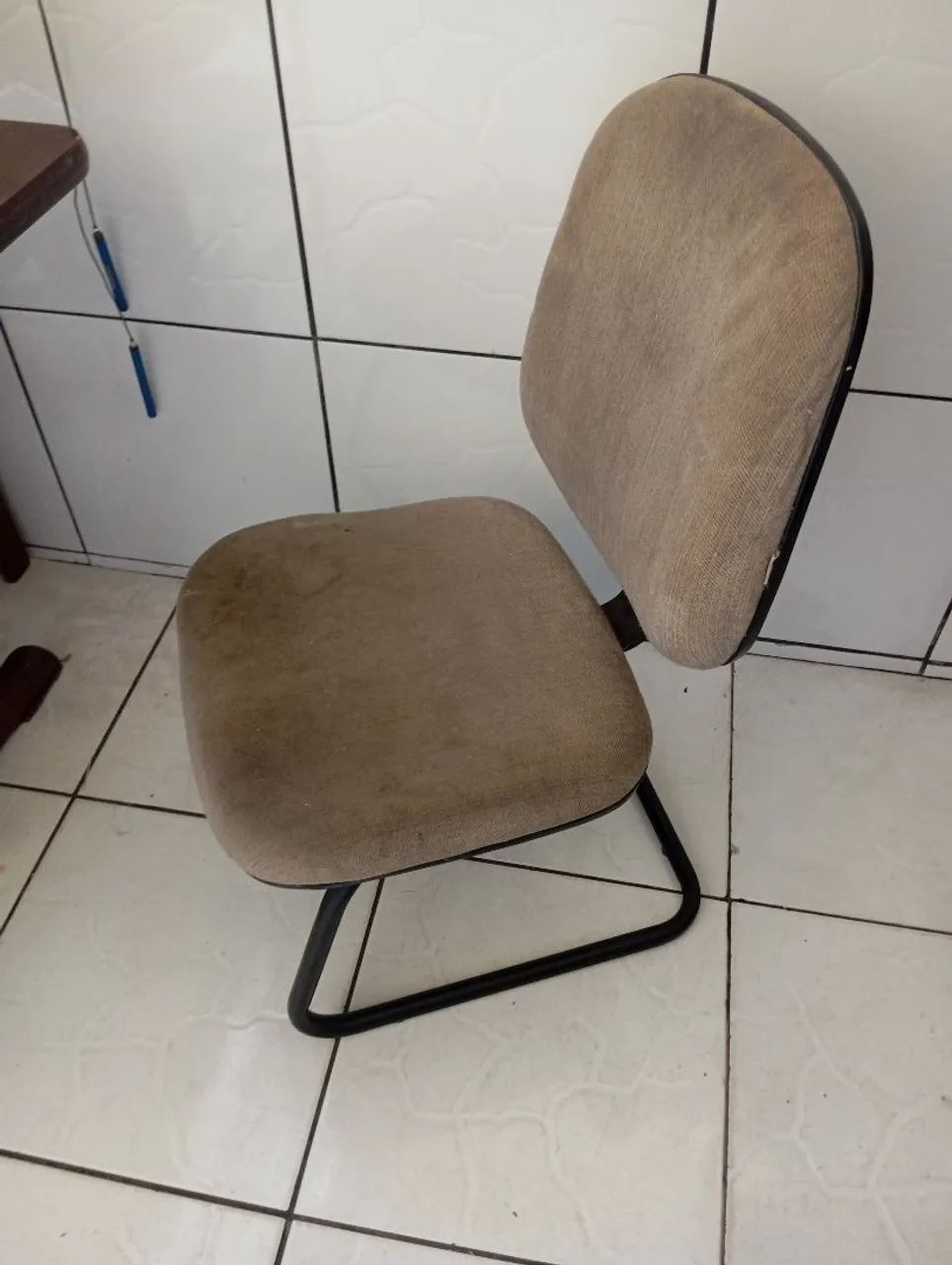 Cadeira Estofada Marrom - Foto 2