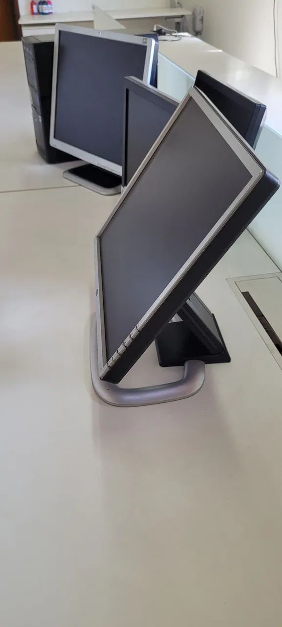 Lote de itens de informatica monitores perifericos cpu - Foto 4