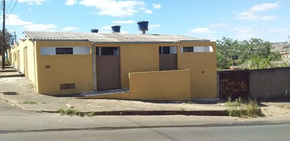 Kitnet no Jardim Bom Clima, com 1 quarto, cozinha, banheiro, garagem para moto