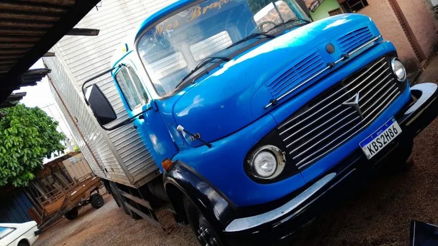 Vende-se Caminhão Baú , aceita Troca por Casa ou chácara - Foto 8