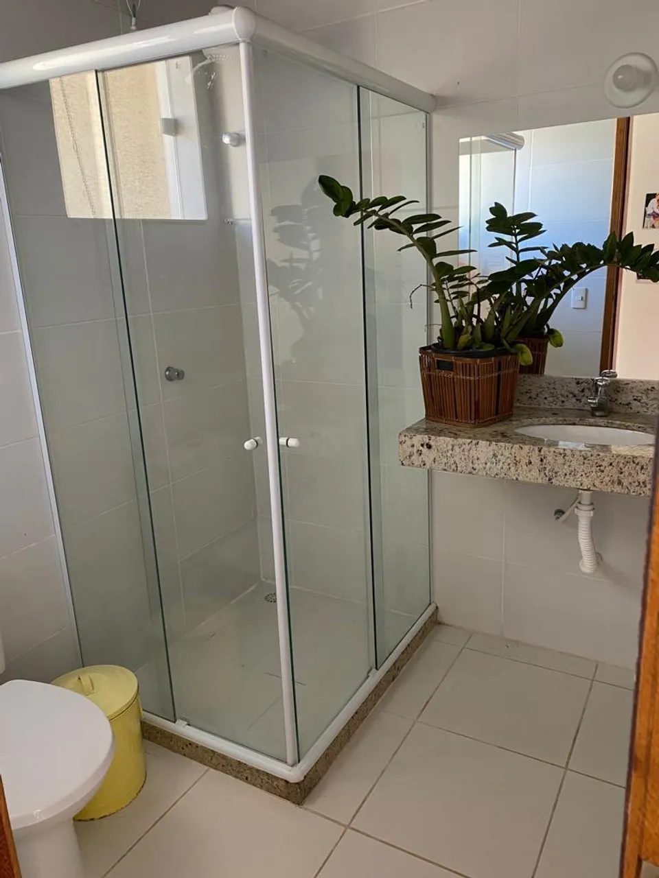 Casa de 03 quartos em condomínio em frente a praia rasa de Buzios